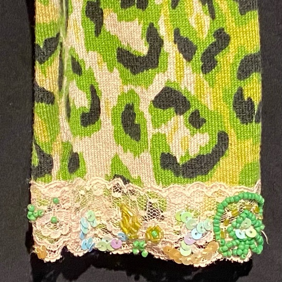 W Medium Vintage Charlotte Tarantola (Anthropologie) beaded sweater. - Picture 5 of 8